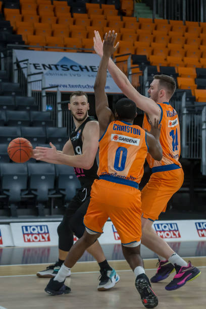 颖而出的门 颖而出的门